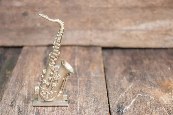 Saxofón Para Decorar Viejo Sobre Fondo Madera Vintage Con Espacio — Foto de Stock