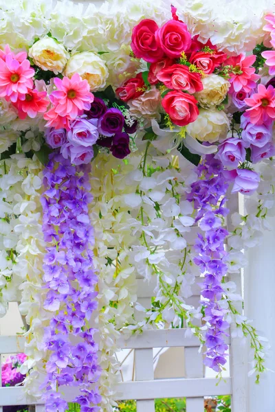 Flor Rosa Colorido Plástico Multicolor Artificial Para Fondo Hermoso — Foto de Stock