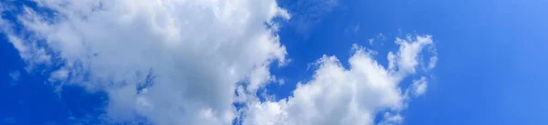 Panoramahimmel Und Gewitterwolken Sommerzeit Schöner Hintergrund — Stockfoto