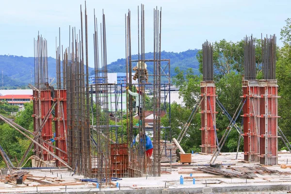 Labor Working Crane Hook Big Construction Site Develop City — Stock Photo, Image