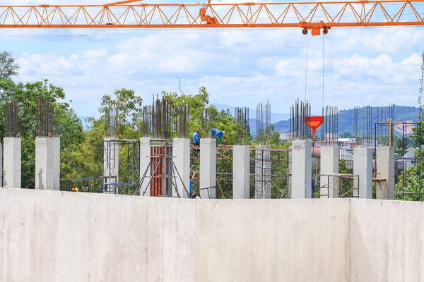 Construction Laborer Team Working Crane High Ground Building Housing Site — Stock Photo, Image