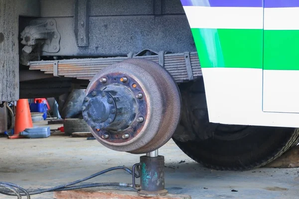 axle bus wheel repair in garage