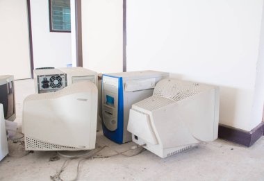 kirliliği kopya alanı ile olan bilgisayar çöp elektronik eski teknoloji kirli metin ekleme