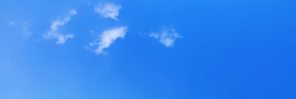 Panoramik Gökyüzü Bulut Yaz Saati Güzel Arka Plan Kopya Alanı — Stok fotoğraf