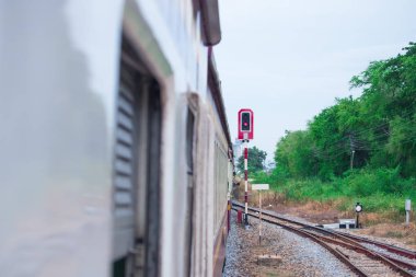 eski tren kopya alanı ile kırsal çalıştırmak metin ekleyin. odak alan sığ derinliği ile seçin