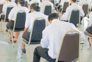 Öğrenci oturmak sandalye sınıf Üniversitesi Eğitim testi için 