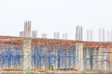 yağmurlu bir günde sitesi işyeri binasında iş İnşaat 