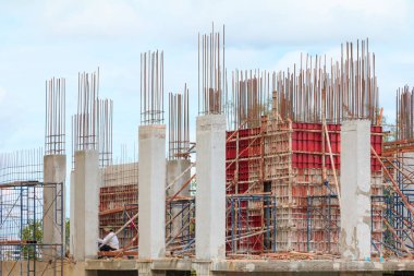 İnşaat İşçileri mevcuttur ve bina konut 