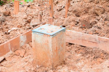 Çimento ayağı olarak onstruction şantiye çukur ve levha çelik