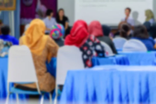 Verschwommenheit des Geschäfts. Muslimische Frauenkonferenz im Raum — Stockfoto