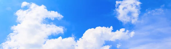 Panoramahimmel und Wolken Sommer mal schön Hintergrund — Stockfoto