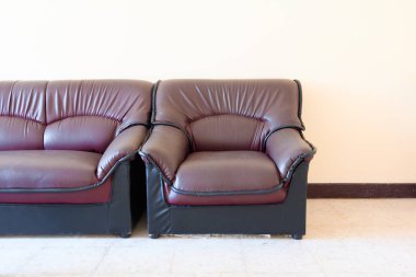 kanepe eski deri kahverengi kanepe boş oturma odası.