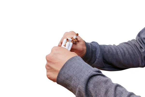 Macho joven sosteniendo roto cigarrillo en las manos — Foto de Stock
