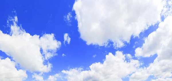 Panorama himmel und wolken sommerzeit schöner hintergrund — Stockfoto