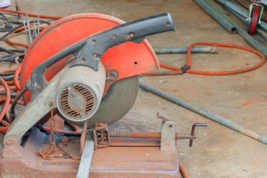 kesme metal. fabrika endüstrisinde dairesel bıçak testere