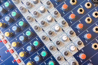 Ses karıştırıcı denetleyicide eski ses ayarlarını kapatın 