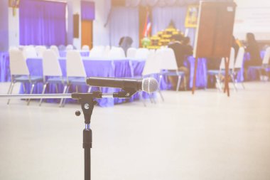 mikrofon kablosuz iç toplantı odasında yarı bir stand üzerinde eski