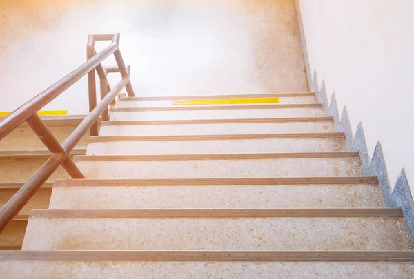 Terrazzo padló lépcsőn sétány le — Stock Fotó