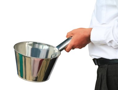 gıda hazırlanmasında pot alüminyum tutan şef el 
