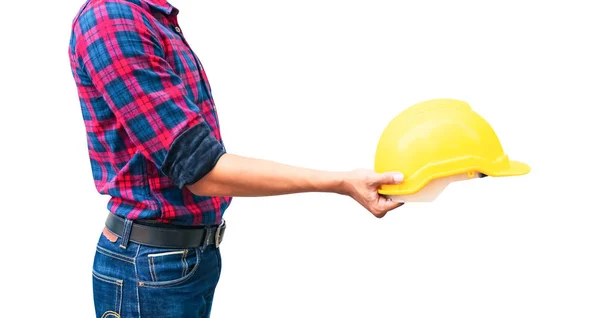 Inżynier trzymać żółty kask bezpieczeństwa budowlane plastikowe — Zdjęcie stockowe