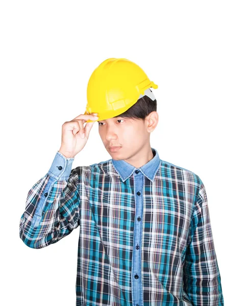 Engenheiro mão pegar segurar branco capacete de segurança de plástico no fundo branco — Fotografia de Stock