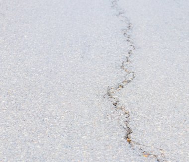 asfalt yol çatladı. sokak karayolu kırsal
