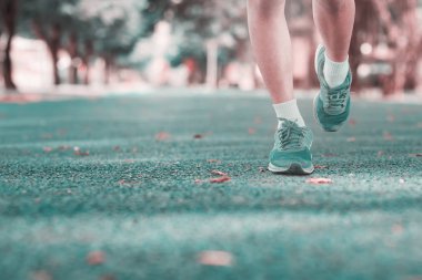 sağlık için koşu egzersizi koşmak parça kauçuk kamu parkta kilo kavramı