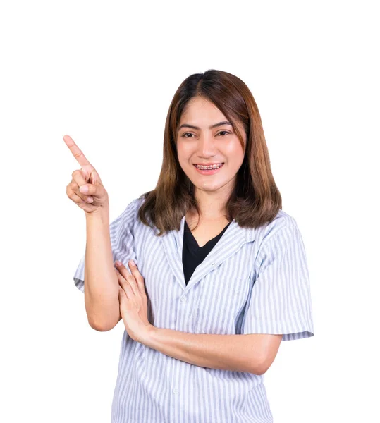 Mujer Señalando Dedo Hacia Arriba Retrato Sobre Fondo Blanco — Foto de Stock