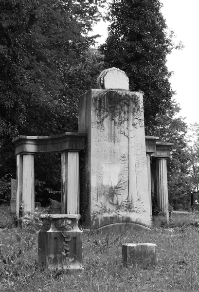 Foto Preto Branco Algumas Lápides Antigo Cemitério Judaico Tesin Polônia — Fotografia de Stock