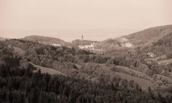 风景与丘陵在贝斯基迪山脉 捷克共和国 在色调 — 图库照片