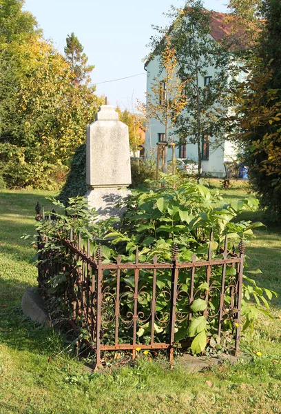 Vieja Lápida Cementerio Ostrava Hrabova República Checa — Foto de Stock