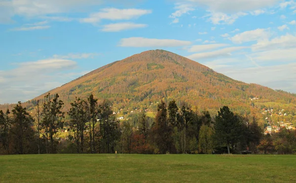 Krajobraz Beskidu Kolorowych Drzew Wzgórzach Jesieni Republika Czeska — Zdjęcie stockowe