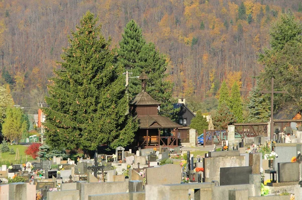 Vista Sul Cimitero Con Vecchia Cappella Legno Prazmo Repubblica Ceca — Foto Stock
