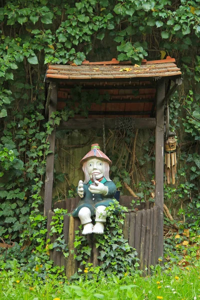 Statue Water Sprite Sitting Wooden Well Garden Viny Ivy — Stock Photo, Image