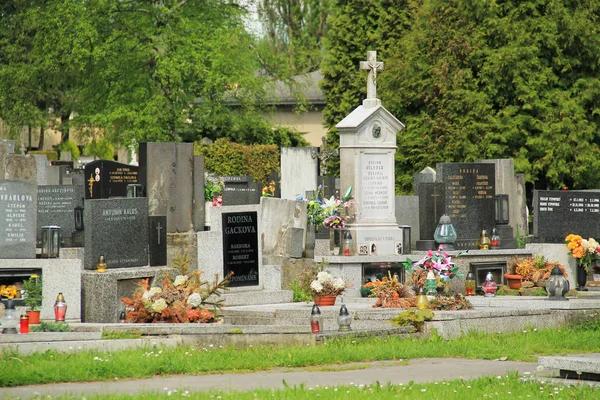 Belle Tombe Decorate Sul Cimitero Frydek Mistek Repubblica Ceca — Foto Stock