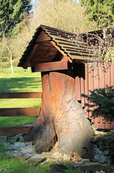 Belle Mangeoire Maison Pour Les Oiseaux Construite Sur Reste Tronc — Photo