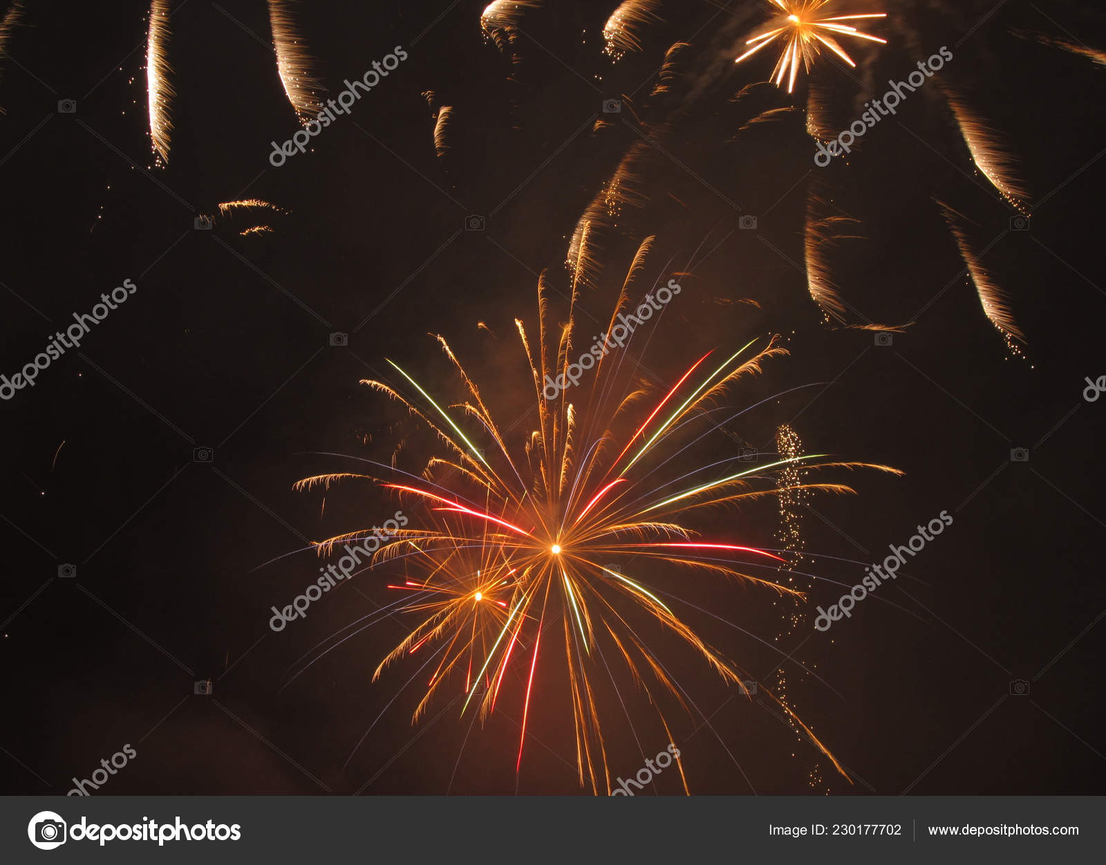 Explosao Brilhante Fogos Artificio Vermelhos Amarelos Verdes Stock Photo C Sindlerova Lenka Email Cz 230177702