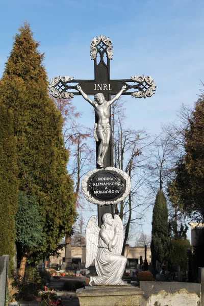 Hermosa Vieja Tumba Con Jesús Ángel Cementerio Frydek Mistek República — Foto de Stock