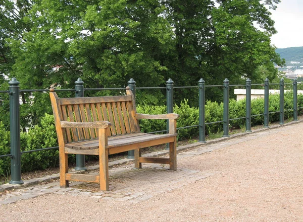 Holzbank Geländer Park Brno Tschechische Republik — Stockfoto