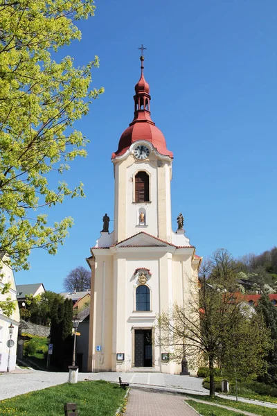 Bela Igreja Stramberk República Tcheca Dia Ensolarado Primavera — Fotografia de Stock