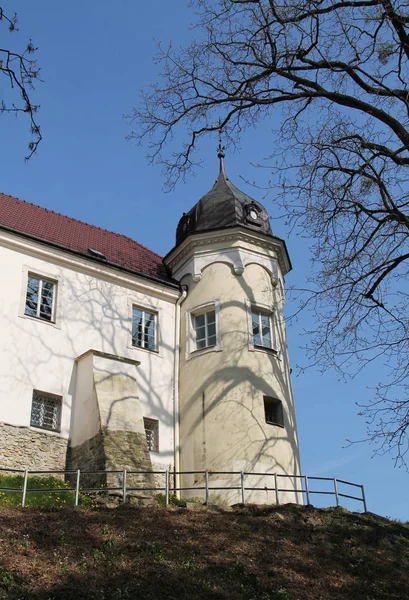 Deel Van Witte Chateau Frydek Mistek Met Een Toren — Stockfoto
