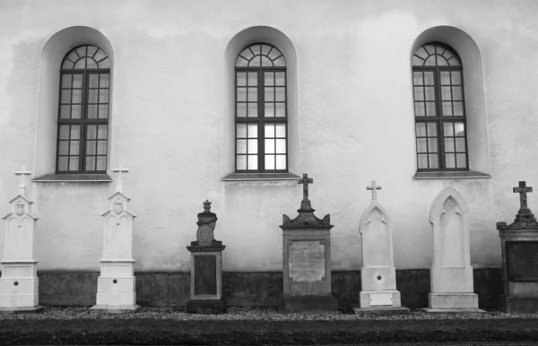 Photo Noir Blanc Vieilles Pierres Tombales Côté Église Albrechticky République — Photo