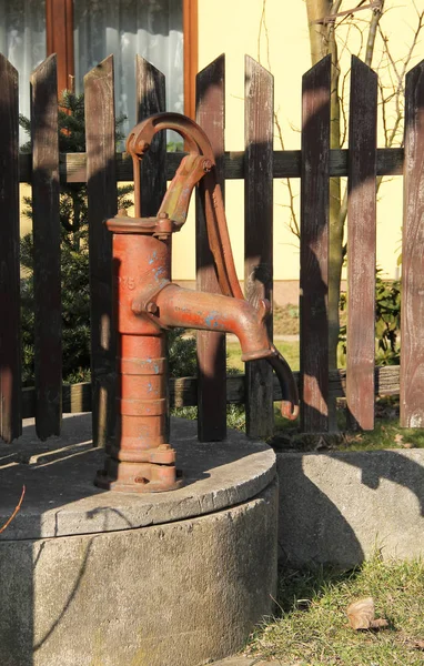 Old Metal Pump Village — Stock Photo, Image