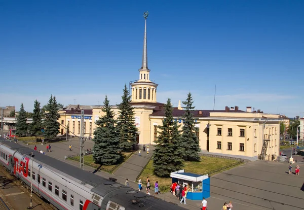 Железнодорожный вокзал в городе Петрозаводске — стоковое фото