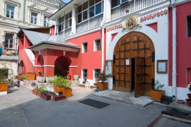 Bina Zaikonospassky Manastırı girişi