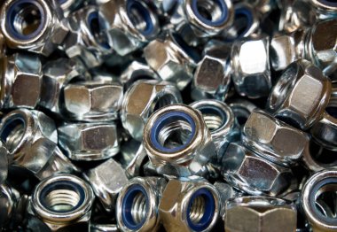 Çeşitli metal kendi kendine kilitleme somunlarının arka planı