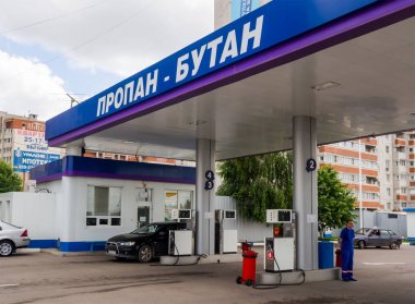 Voronej, Rusya - 20 Haziran 2016: Voronej sokaklarında benzin yakıtlı araç