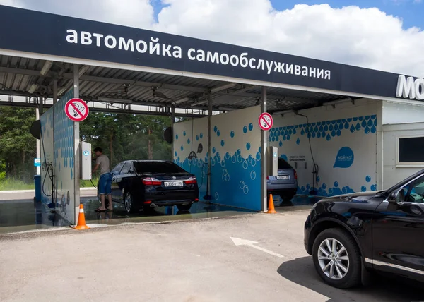 Voronezh Rússia Junho 2016 Carro Está Esperando Fila Para Lavagem — Fotografia de Stock