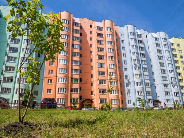 Voronej, Rusya - 27 Haziran 2018: Modern konutlar, Şişkov Caddesi, Voronej