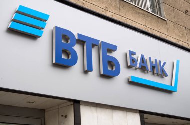 Voronej, Rusya - 17 Temmuz 2018: 2017'de yeniden markalama yaptıktan sonra Vtb Bank Tabelası